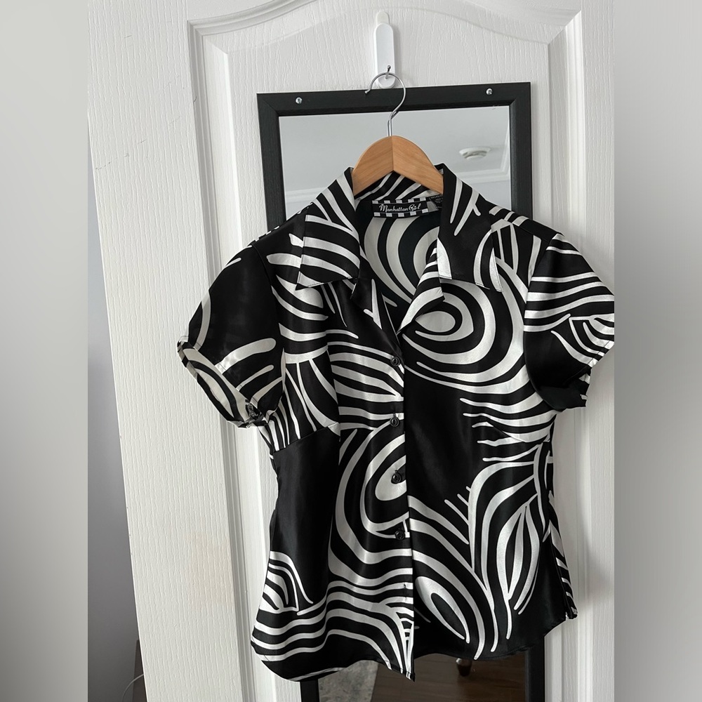 Manhattan girl black and white blouse